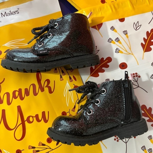 OSHKOSH b’gosh Black boots - Picture 3 of 6